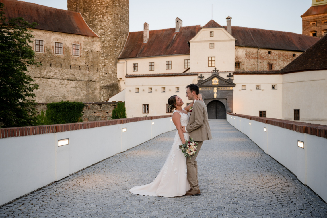 Alexandra & Matthias Sommerhochzeit auf Burg Schlaining (c) Sarah Braun.