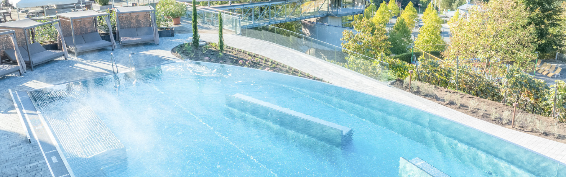 Außenpool in der Therme Stegersbach (c) Allegria Resort Stegersbach.