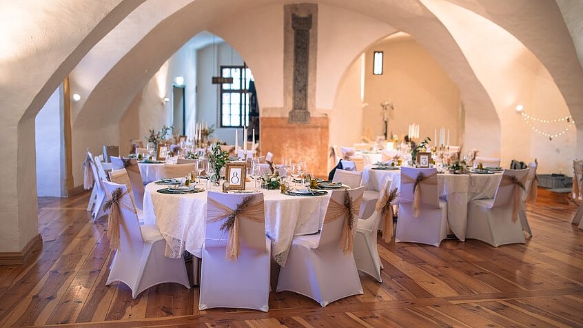 Festlich geschmückte Tafel im Rittersaal (c) Max Werdenigg.