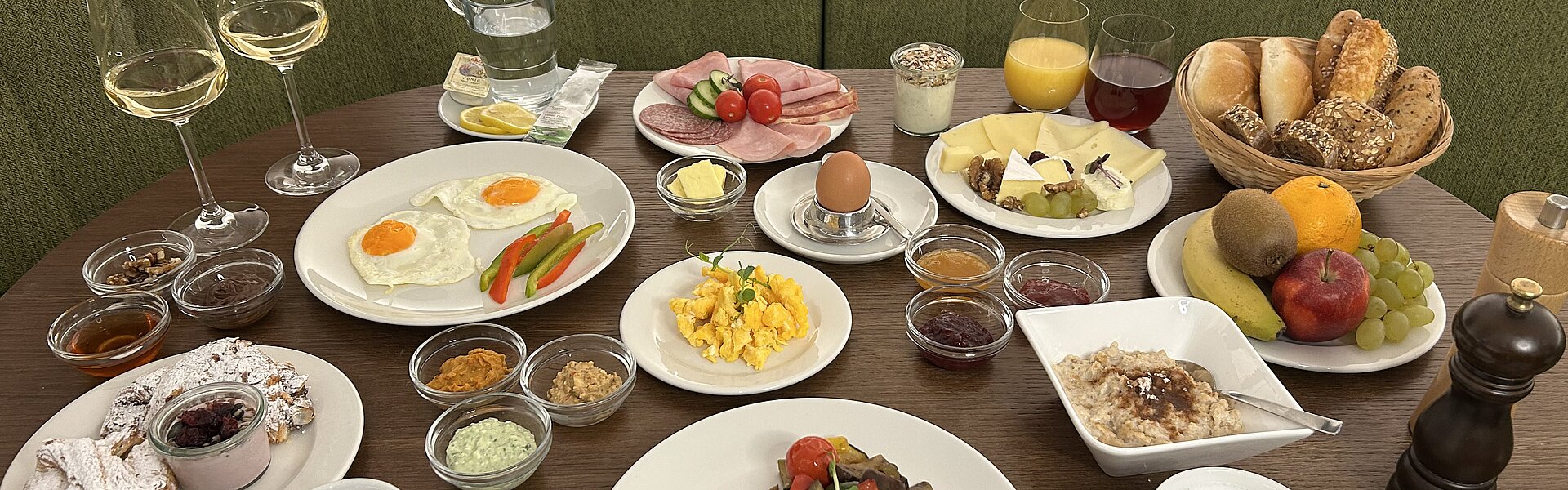 Frühstück im Burghotel Schlaining.