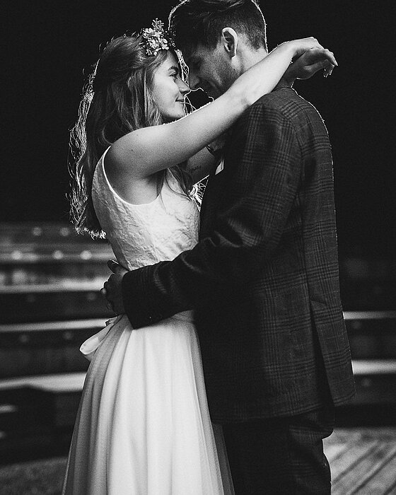 Tanzendes Brautpaar.