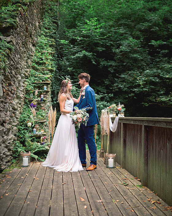 Brautpaar bei Ja-Wort Brautpaar bei Ja-Wort