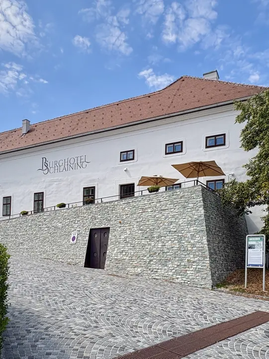 Aussenansicht Burghotel Schlaining (c) Roswitha Riedl.