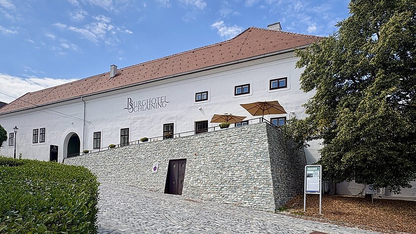Aussenansicht Burghotel Schlaining (c) Roswitha Riedl.